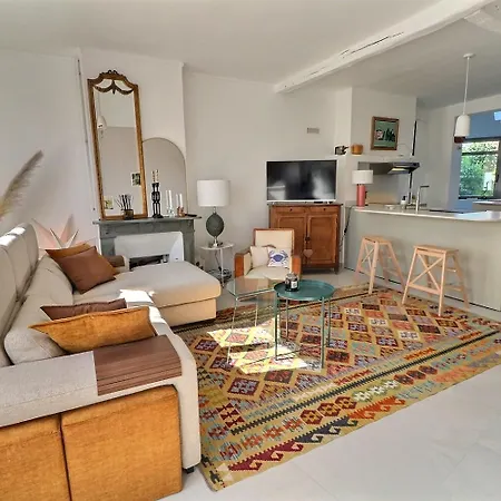 L'endroit Valéricain, Jardin, Calme, Centre Сasa de vacaciones