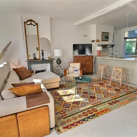 L'endroit Valéricain, Jardin, Calme, Centre Сasa de vacaciones